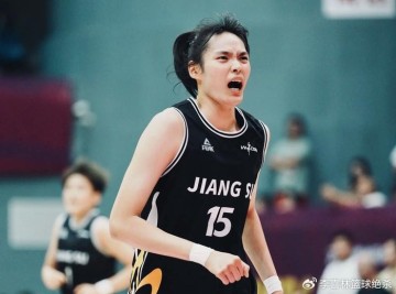 C7娱乐下载-轰17+5力扛坎贝奇！中国女篮26岁2米悍将进化：宫鲁鸣征召她？|许晨妍|三分球|季后赛|中锋|娜塔莎·霍华德_新浪新闻