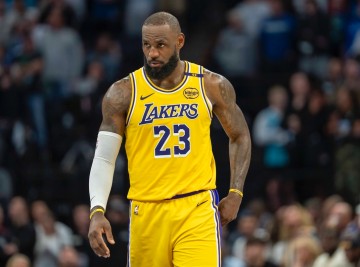 c7c7娱乐-詹姆斯41岁后场均24.2分7.2篮板7助攻！历史独一档！