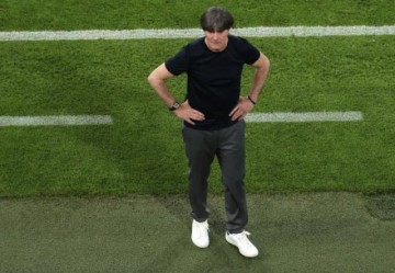 C7娱乐官网-德尚：不要责怪三名前锋 勒夫：防死姆巴佩不可能